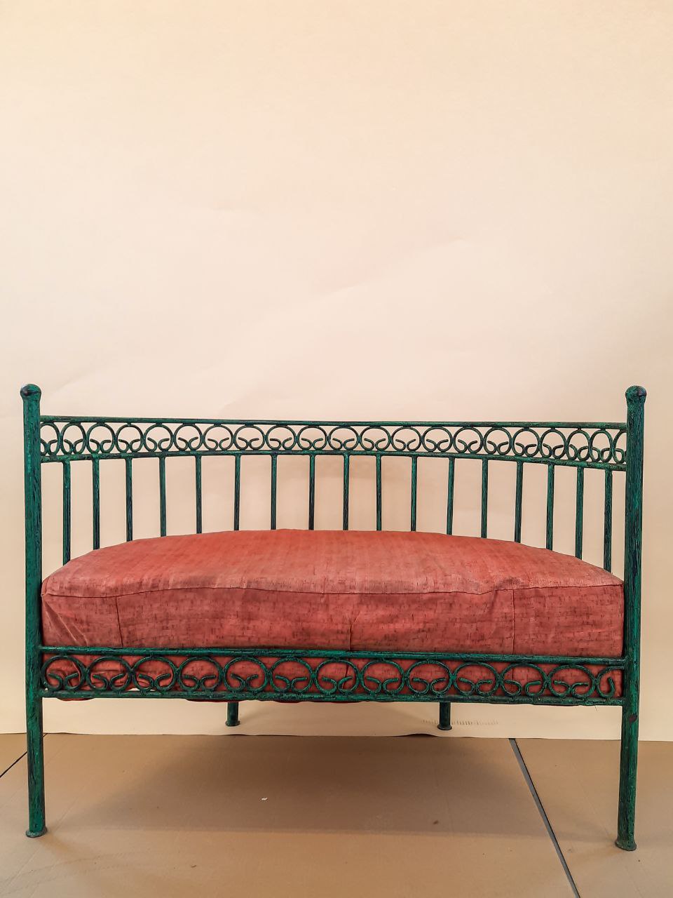 Kuta ławka ogrodowa z poduszką — zdjęcie 2