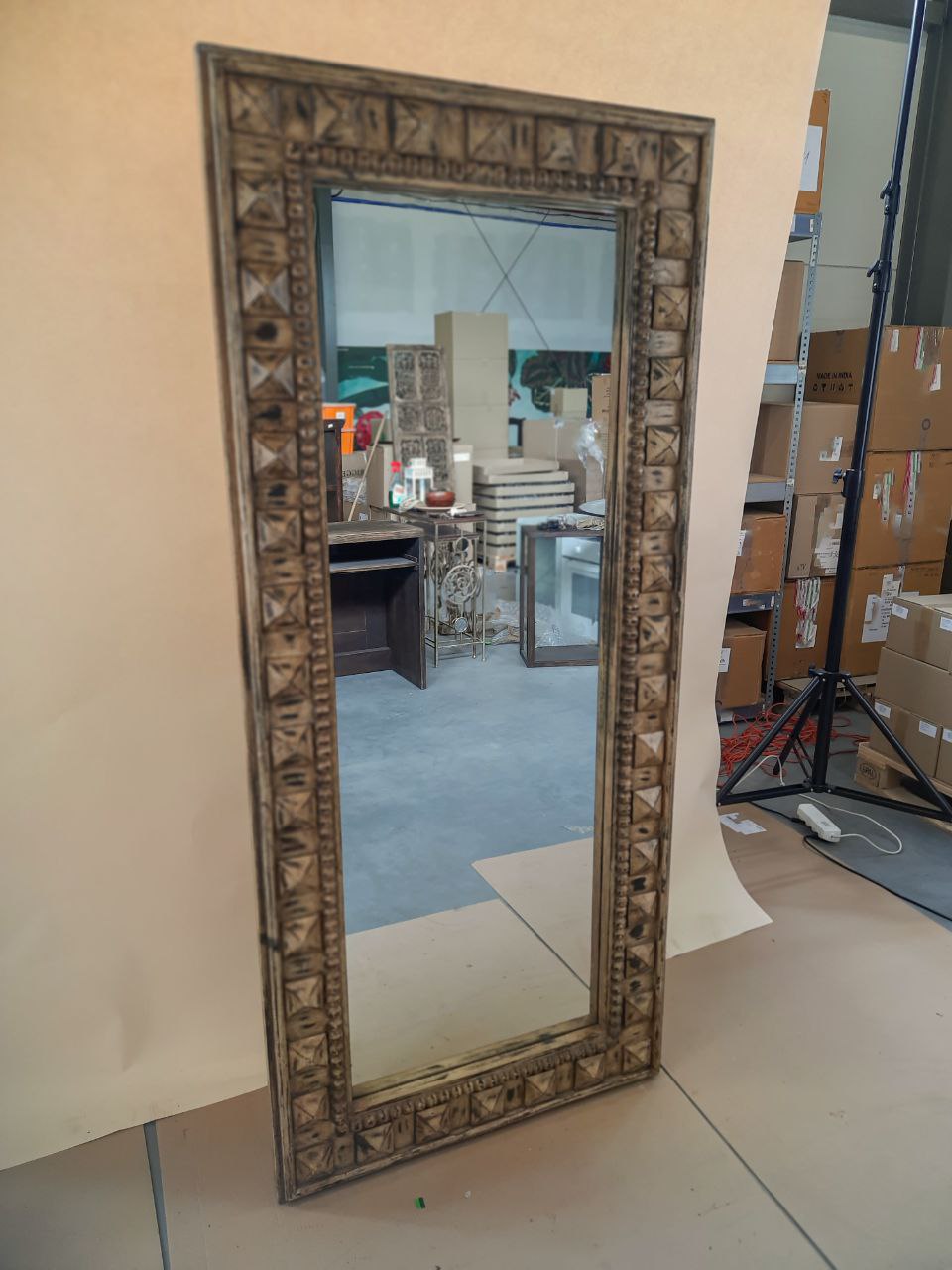 Duże lustro w rzeźbionej ramie — zdjęcie 1