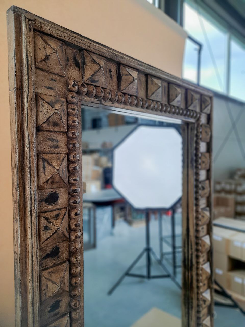 Duże lustro w rzeźbionej ramie — zdjęcie 2